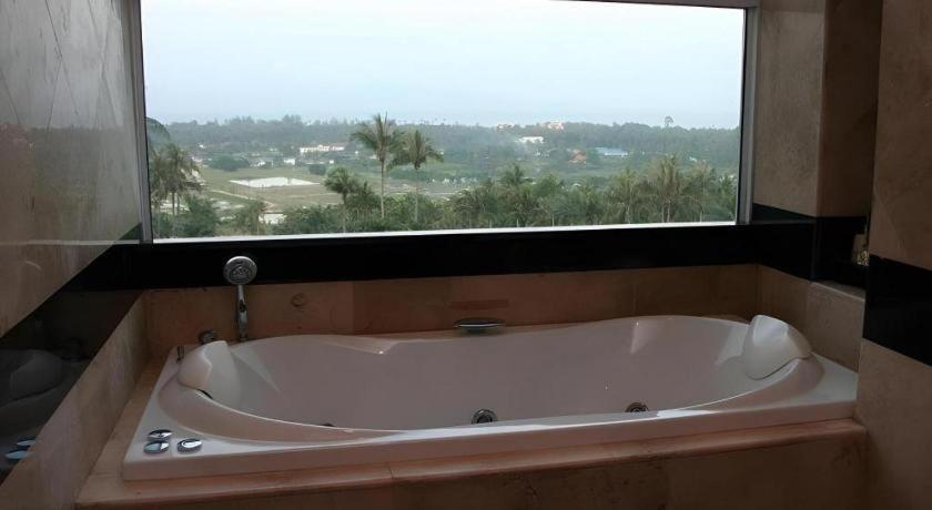 Grand Hill Resort